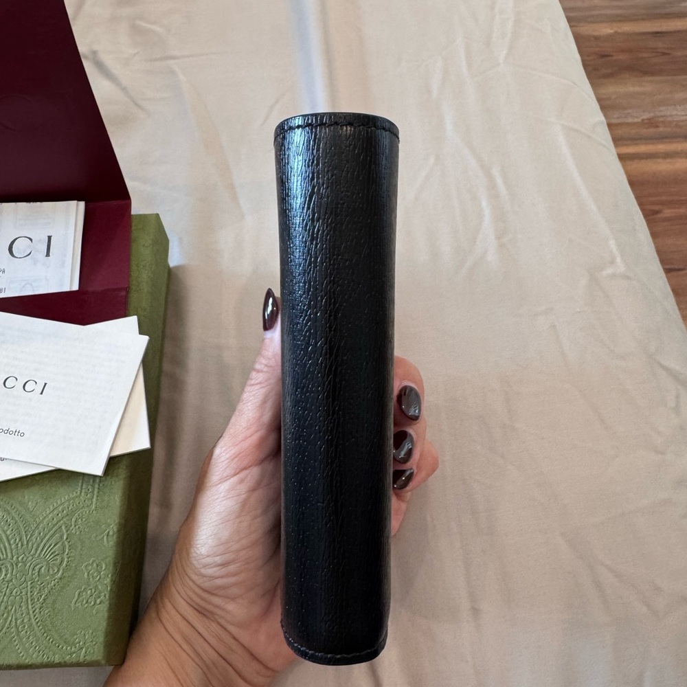 Gucci Black Leather Wallet with Gold Lettering - Picture 6 of 9